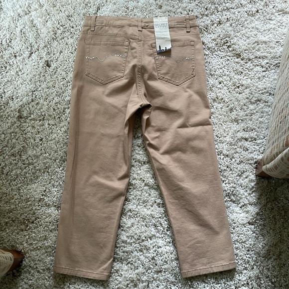 Jones New York Jeans Secret Slimming Soho Capri Tan Khaki Pants New NWT Size 10 - Picture 6 of 8